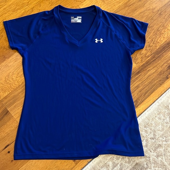 Under Armour Tops - Under Armour‎ tshirt